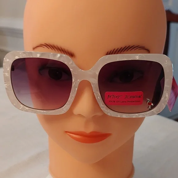 Betsey Johnson White & Purple Flamingo Square Sunglasses - Picture 1 of 4
